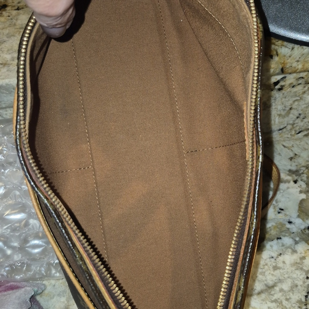 LouisVuittonPopincourt 22" Adj. CrossbodyStrap,(retired.(#1710).L12"×H.5.5"×W.5" - Picture 16 of 16